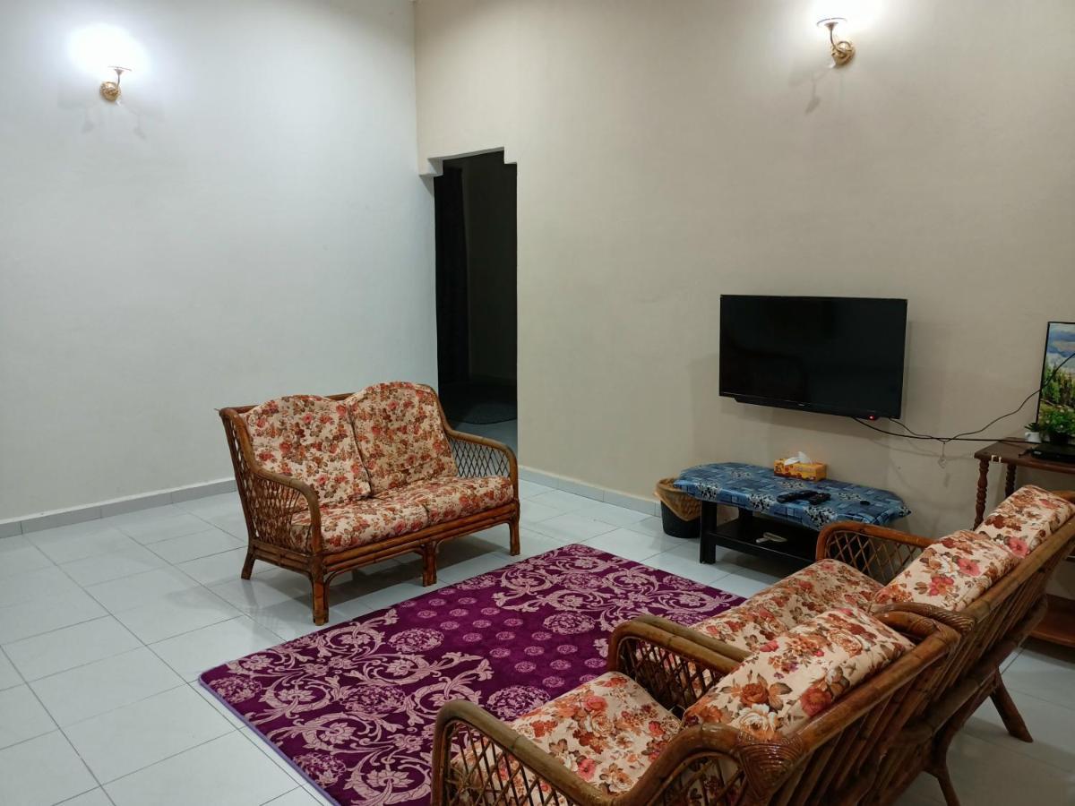 Ummi'S Homestay Kuala Besut Kampong Baru المظهر الخارجي الصورة